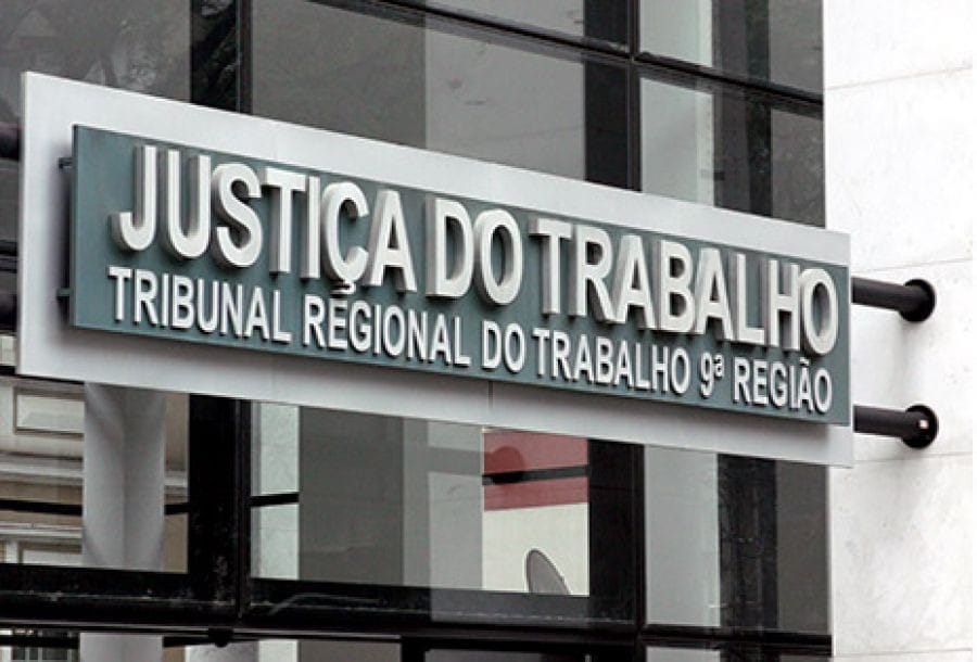Pedreiro de clube de futebol de Curitiba será indenizado por demissão discriminatória