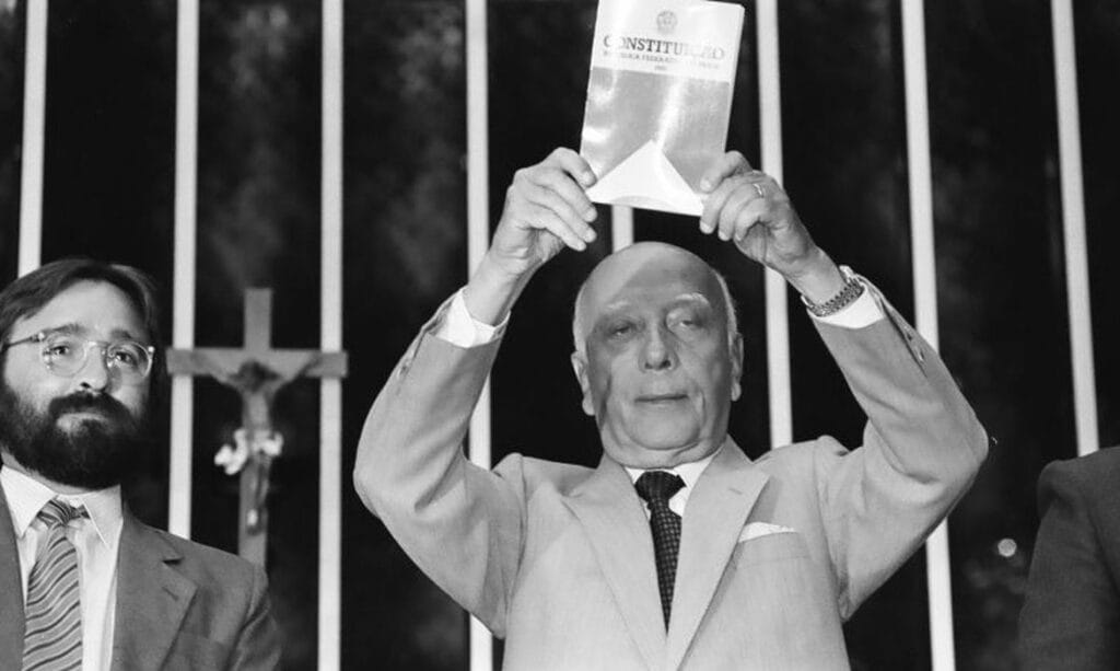 37 anos de democracia constitucional – a Constituição resiste!
