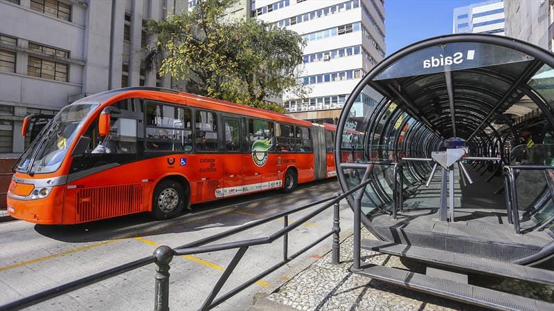 Na contramão de 17 capitais, Curitiba não terá transporte gratuito para inscritos no Enem