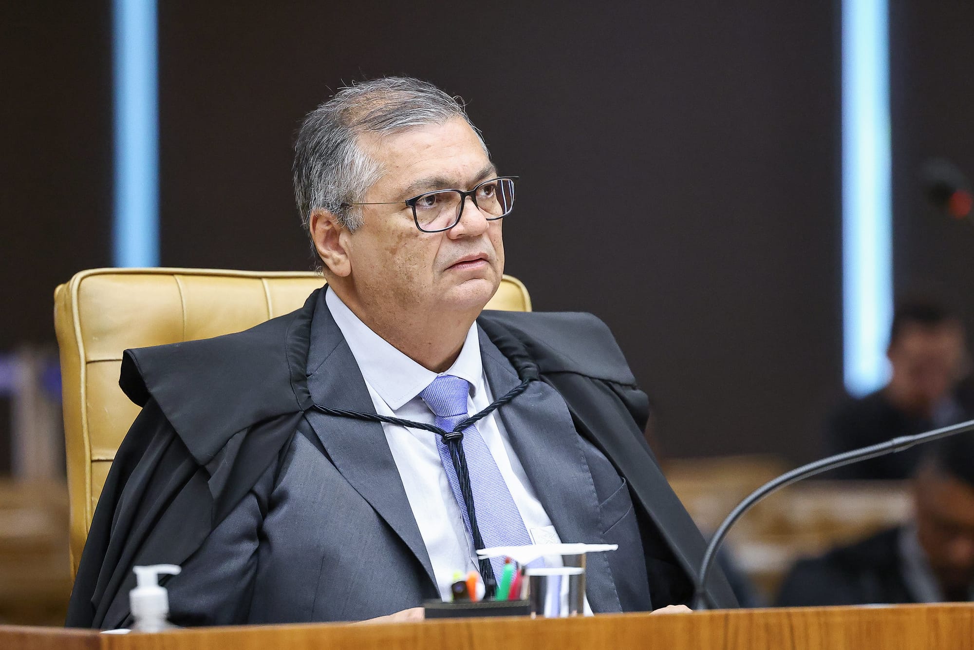 Flávio Dino questiona governo do Paraná e Assembleia sobre privatização da Celepar