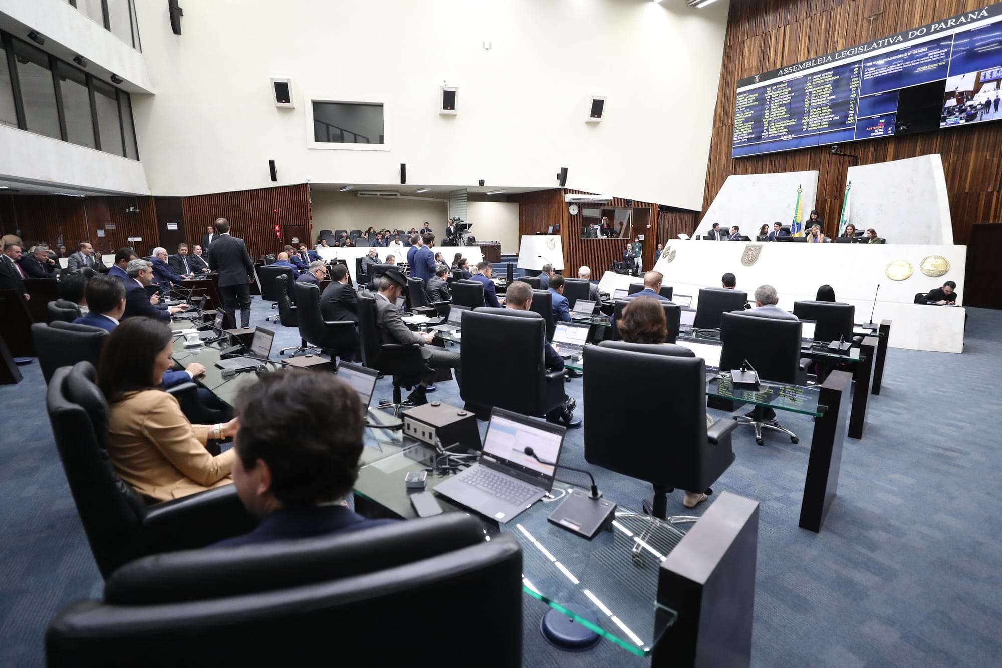 Pressionada, Assembleia suspende votação de projeto que aumenta taxas de cartório