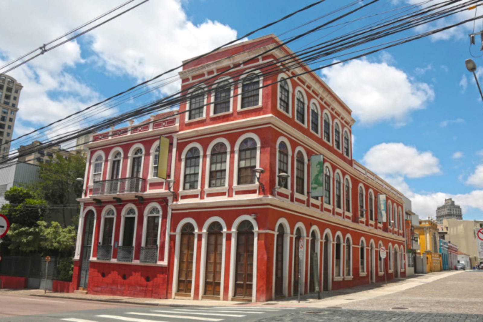 Sarau do coletivo Membrana, com show da banda Ímã, celebra a literatura
