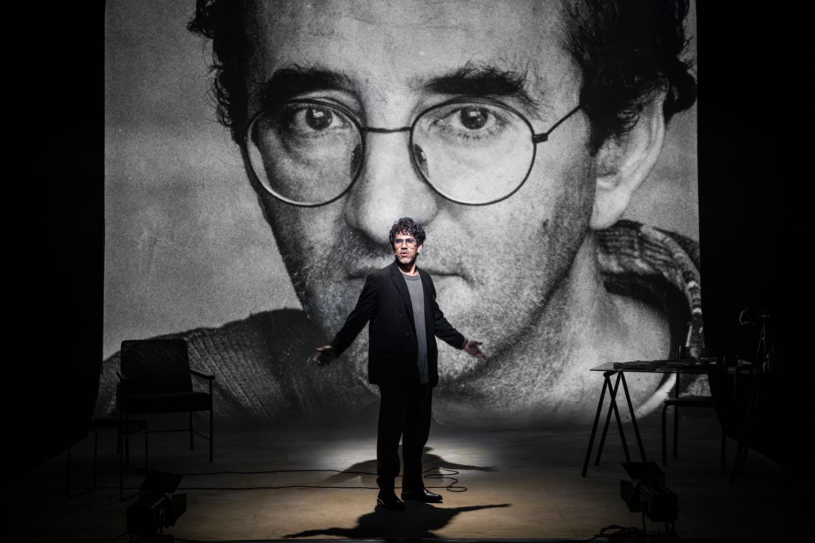 Últimos dias em cartaz do espetáculo "Deserto", em homenagem ao escritor chileno Roberto Bolaño