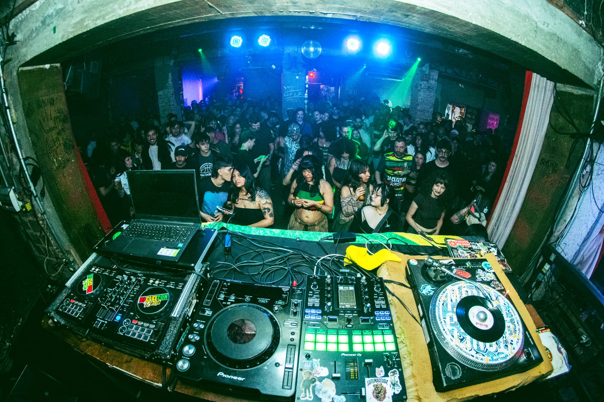 Jamaiquintas: uma festa jamaicana em Curitiba