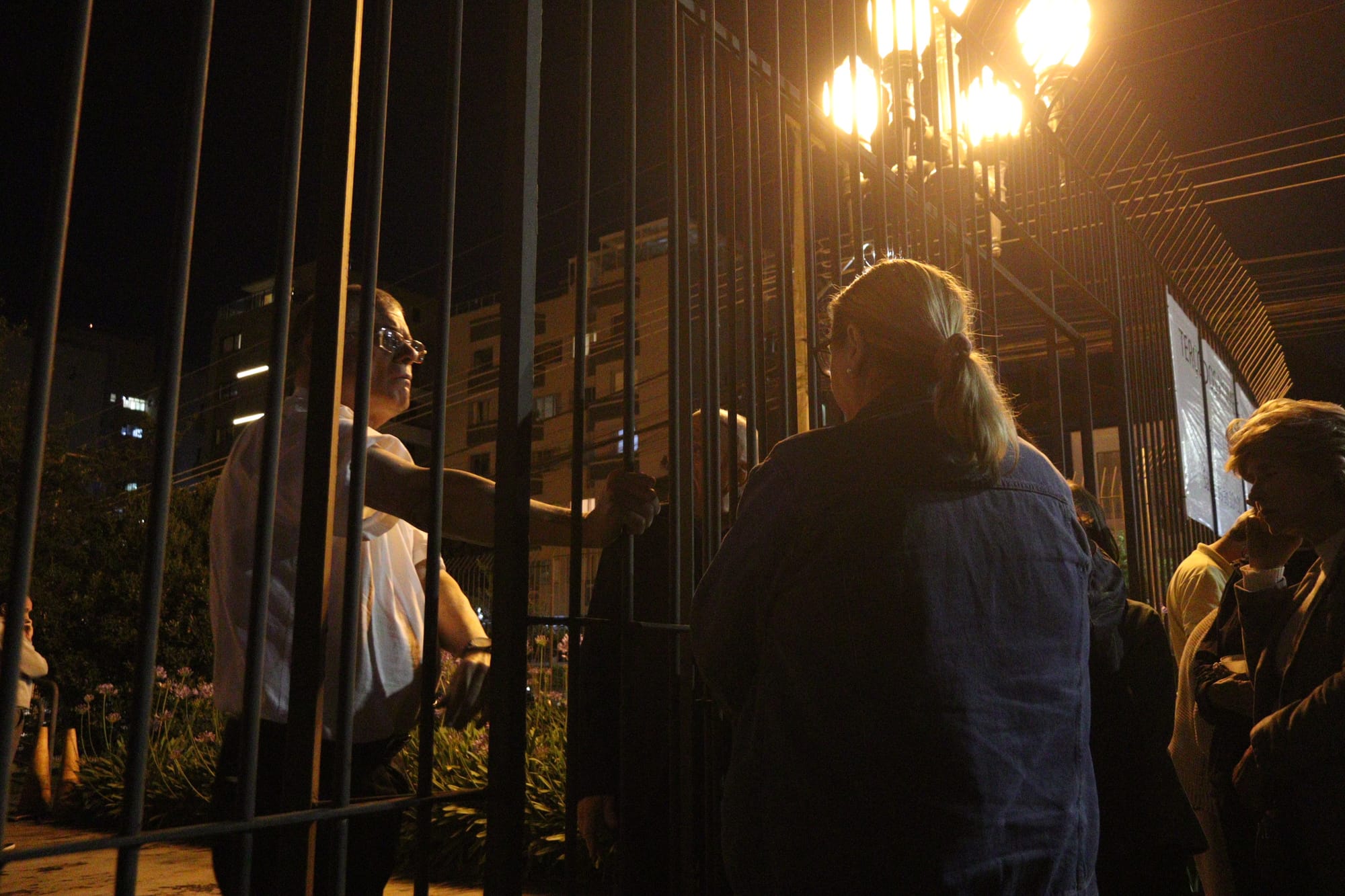 Bolsonaristas armam confusão e discutem com padre em igreja de Curitiba; veja vídeos