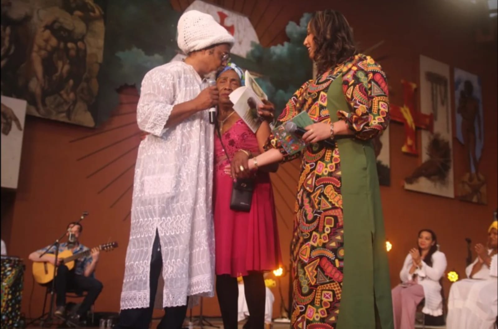 Sarau Afrocuritibano tem apresentação de atriz indicada ao Gralha Azul