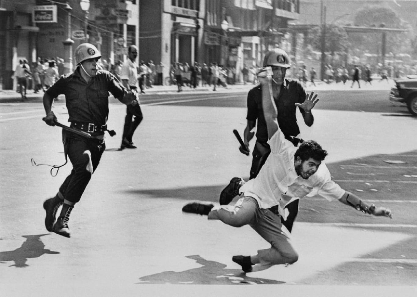 40 anos após fim da ditadura, historiadoras paranaenses seguem recebendo materiais inéditos sobre o tema