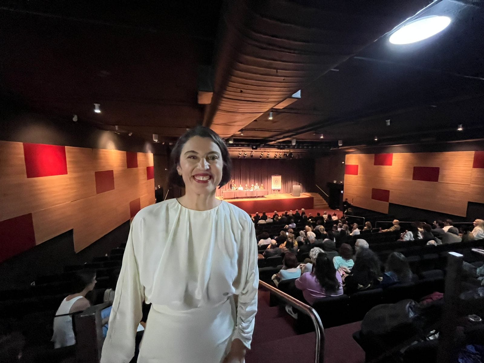 Giovana Madalosso toma posse na Academia Paranaense de Letras