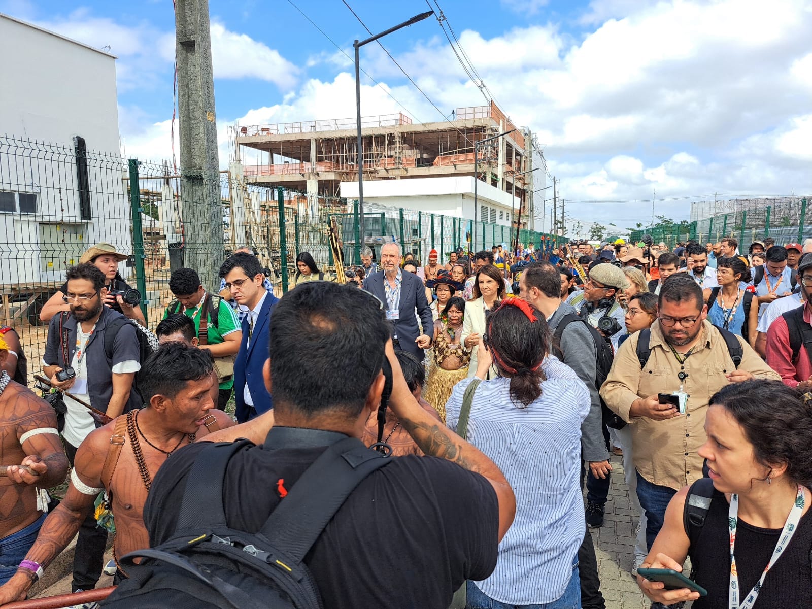 "Sem isso não seriam ouvidos": povos originários bloqueiam a entrada da COP30