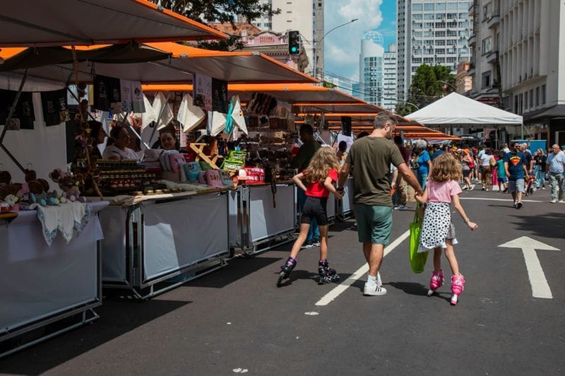 Domingo é dia de curtir o centro de Curitiba em família