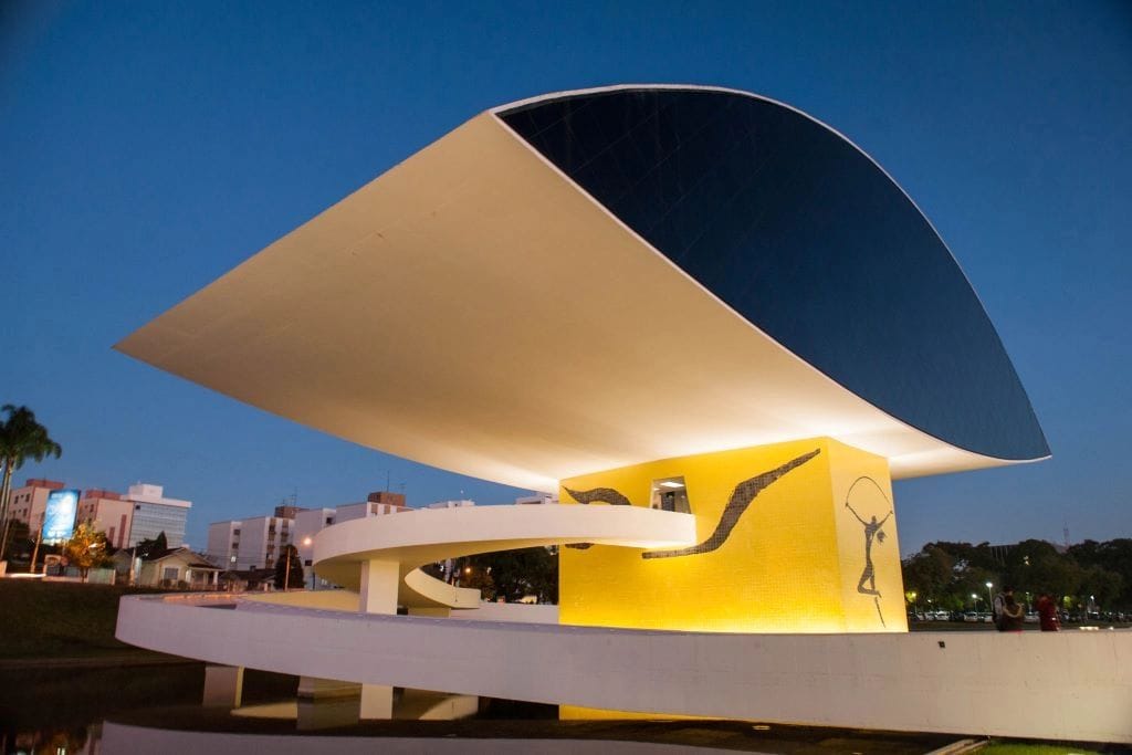 Museu Oscar Niemeyer completa 23 anos no sábado