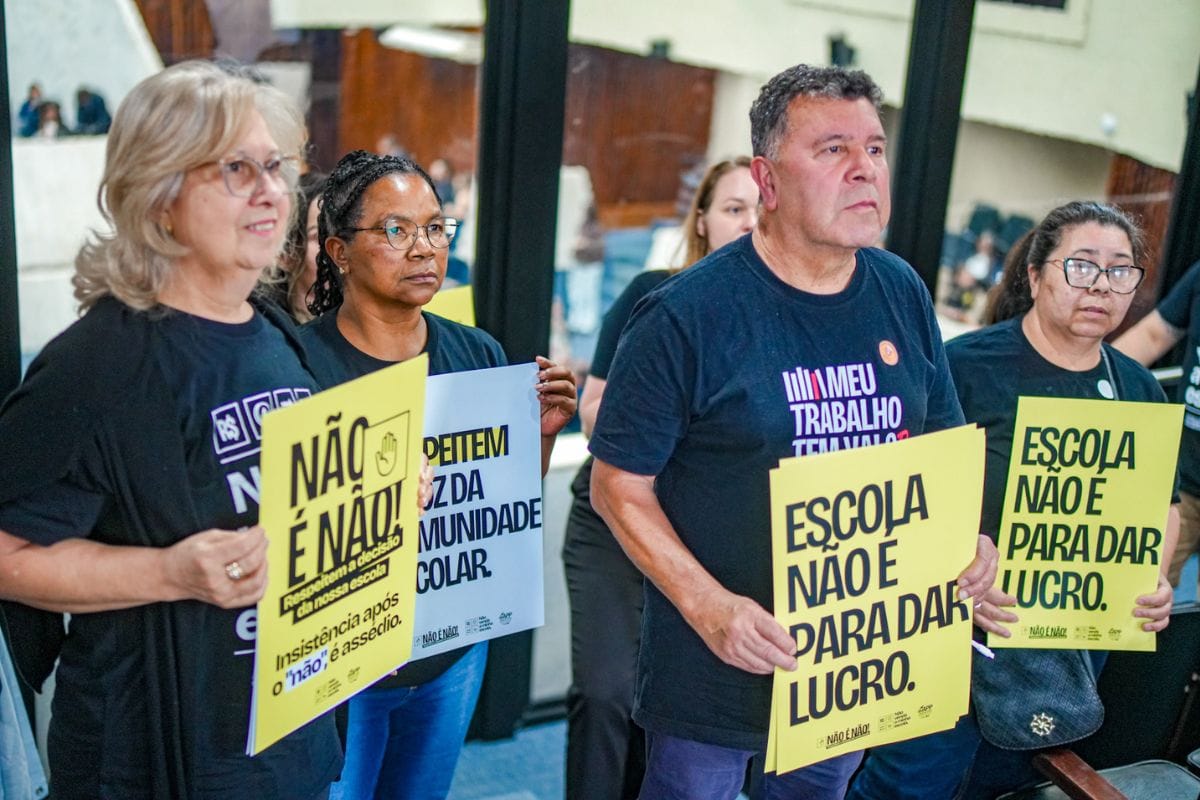 Ratinho Jr. desrespeita comunidades e quer impor terceirização de escolas que já passaram por consulta