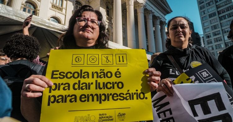 De 96 escolas estaduais, 82 rejeitam e só duas aprovam terceirização, diz sindicato