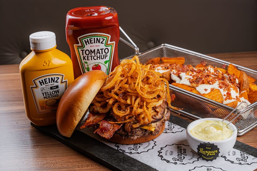 Hamburguerias de Curitiba participam do Burger Fest e distribuem brindes surpresas