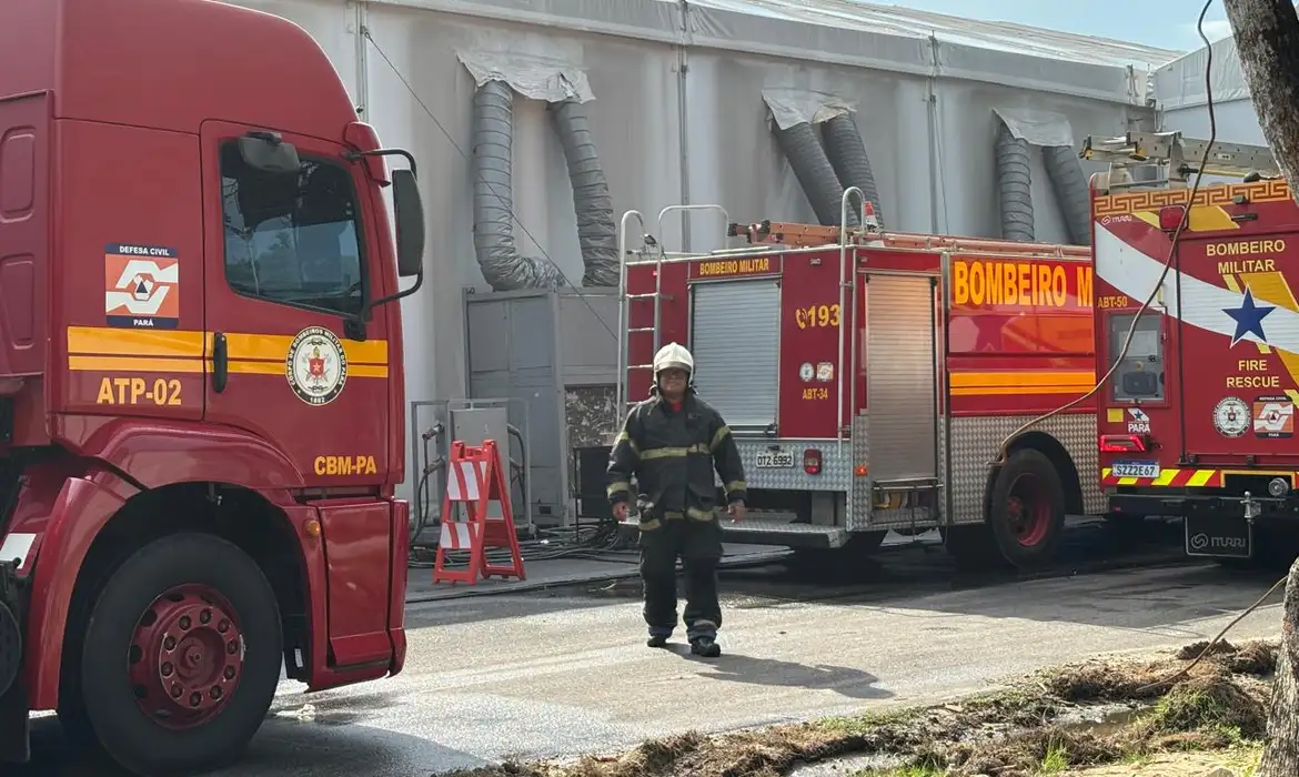 Incêndio na COP leva 13 para o hospital; negociações estão suspensas
