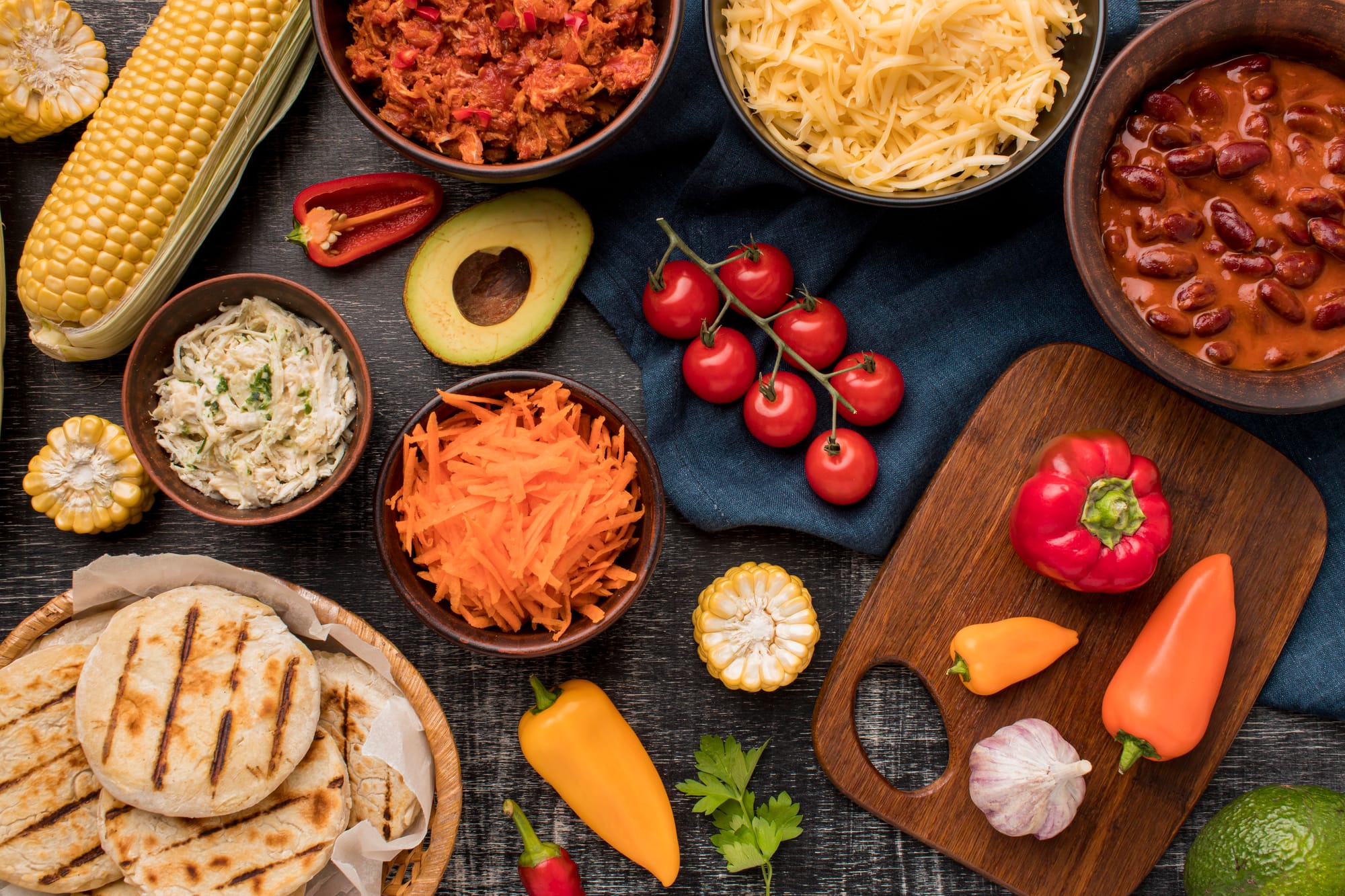 diversos alimentos fotografados de cima