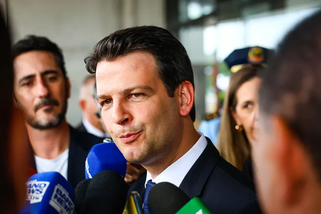 Prefeito Eduardo Pimentel considera "exemplar" ação desproporcional da Guarda