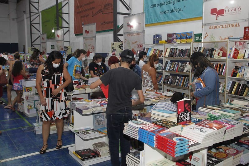 Temas como Palestina, Deus e ditadura ficam fora da Feira do Livro de Foz do Iguaçu