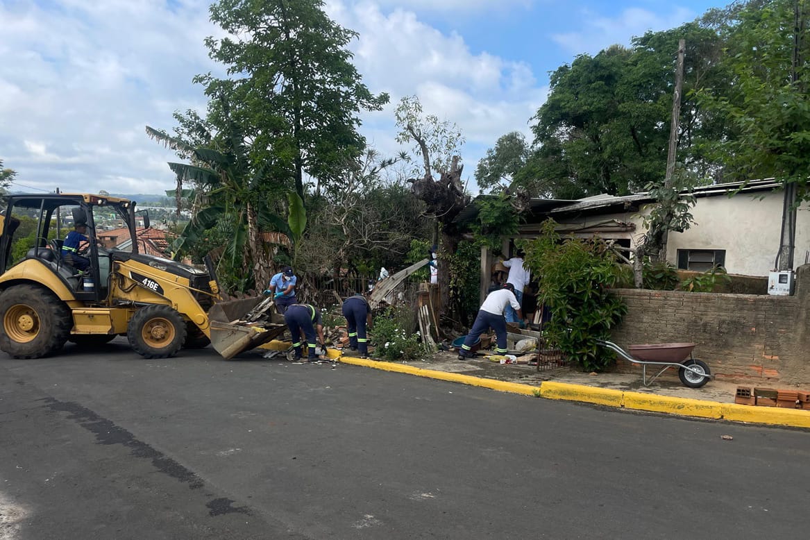 Presidiária encontra e devolve mais de R$ 8 mil durante serviço de limpeza em Sengés