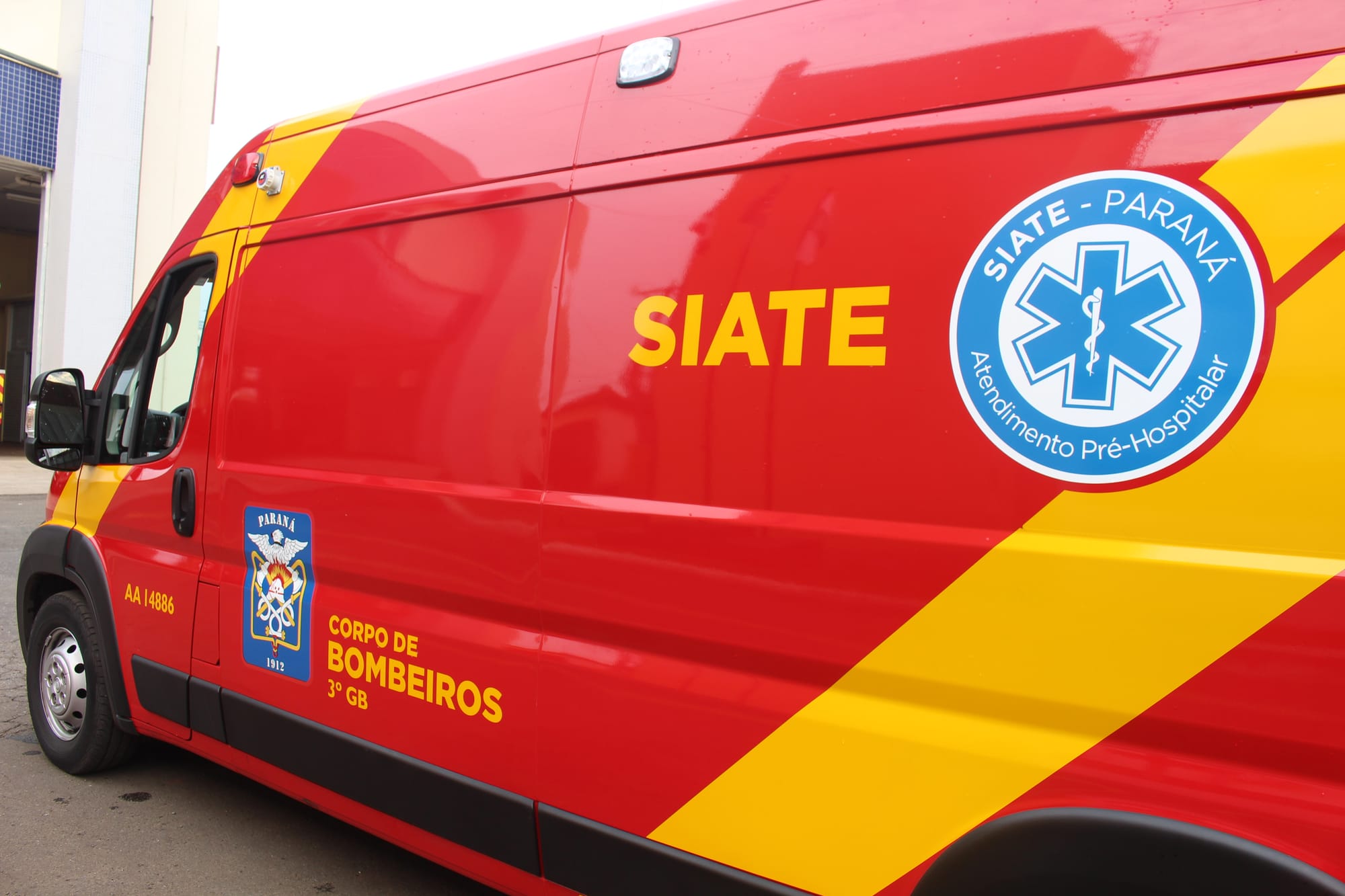 viatura vermelha dos bombeiros