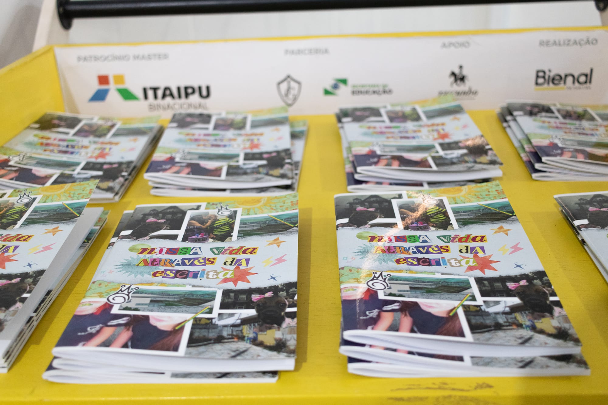 No livro “Nossa Vida Através da Escrita”, alunos do João Gueno registram o cotidiano em Colombo