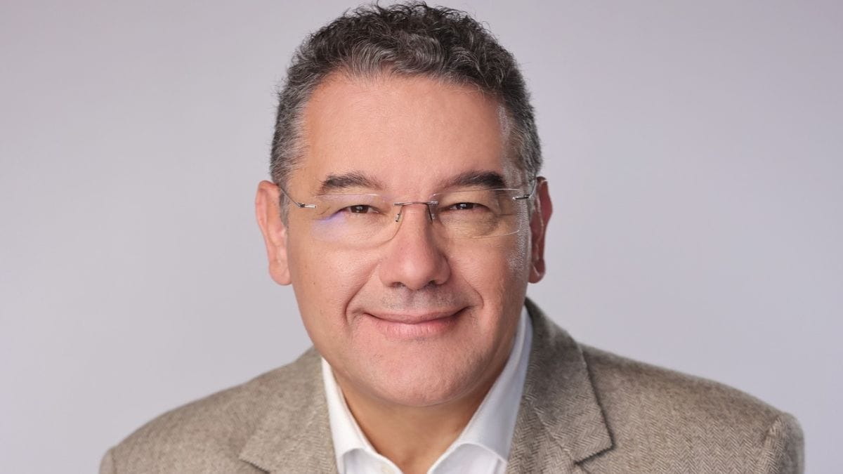 Professor de Curitiba lança livro de Oratória Geral e Forense