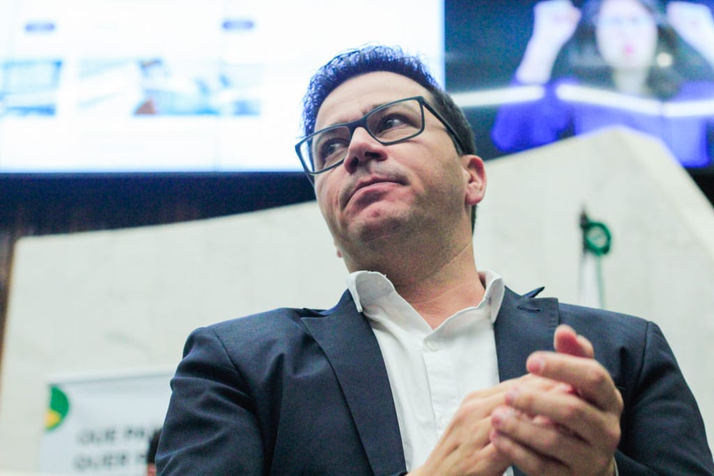Oposição pede explicações sobre áudios que indicariam irregularidade em campanha de Ratinho