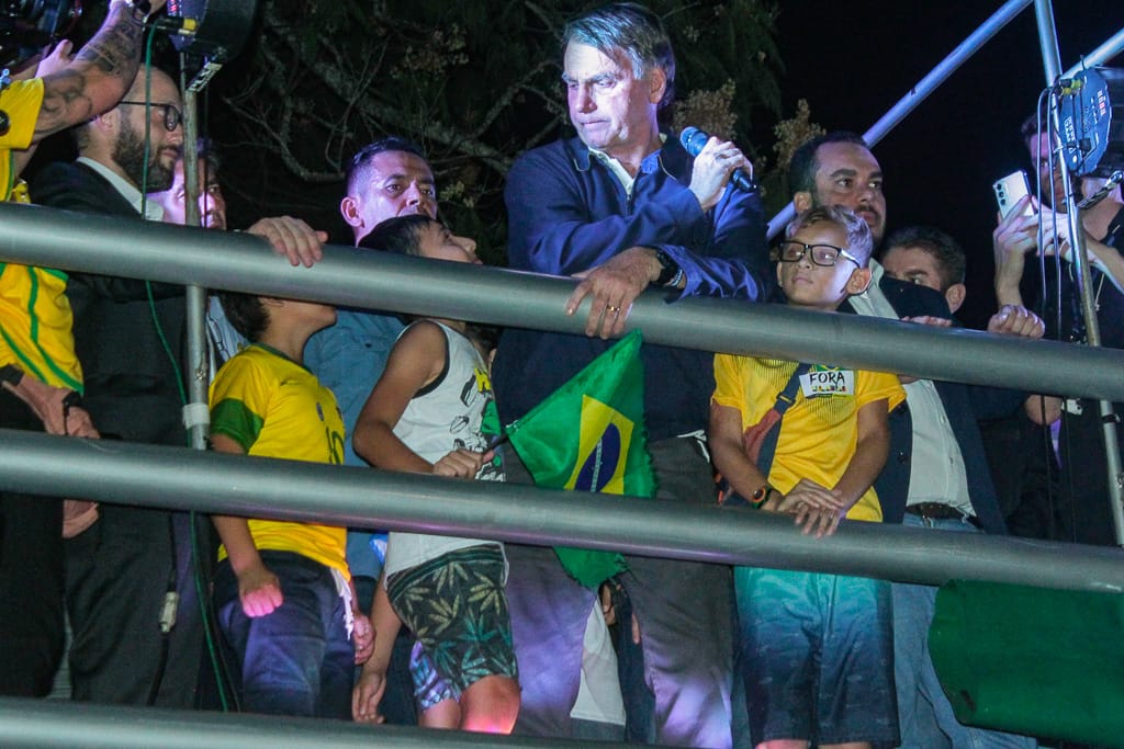 Projeto de lei aprovado na CCJ pode colocar família Bolsonaro na mira da Justiça Federal