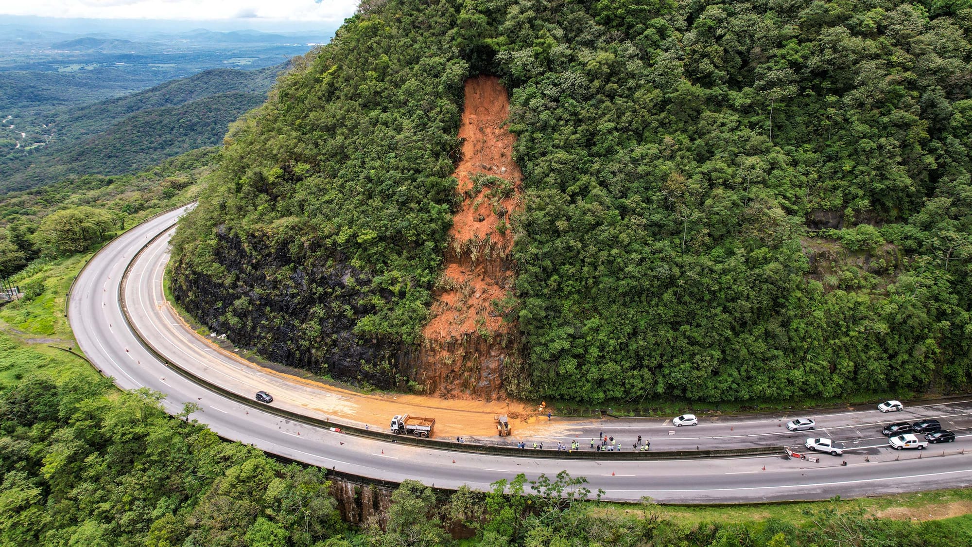BR-277 começa temporada de verão em obras