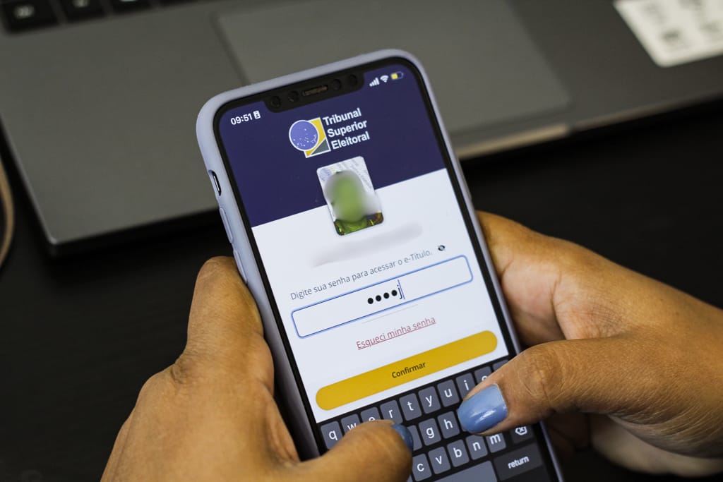 foto de tela do celular com título de eleitor online