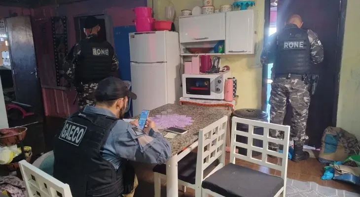 Gaeco e forças policiais deflagram operação em Paranaguá contra organização ligada ao tráfico de drogas