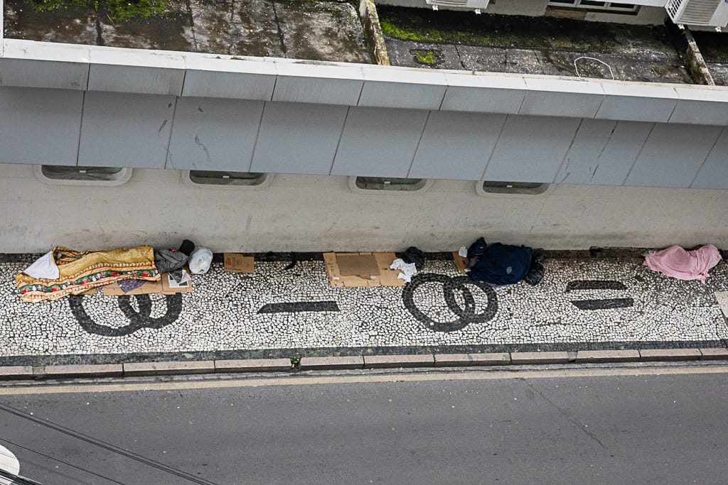 pessoas em situação de rua vistas de cima