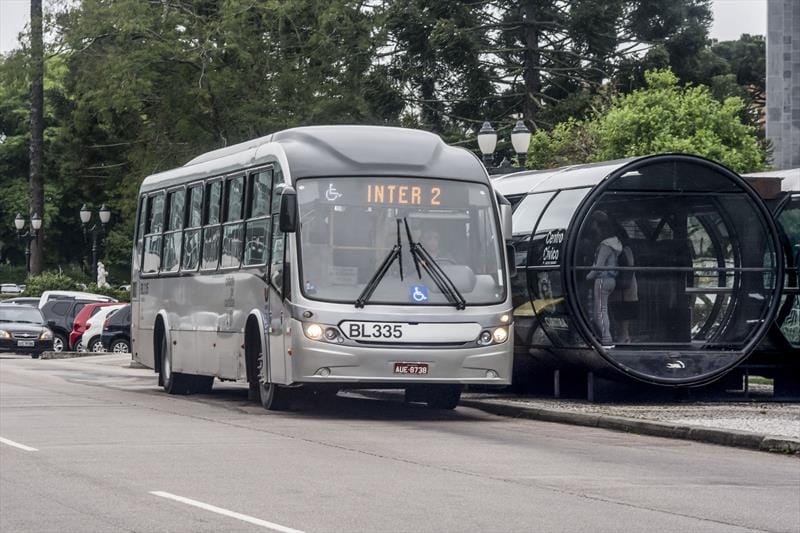 Paralisação parcial de ônibus pode afetar 12 mil usuários de Curitiba nesta quarta