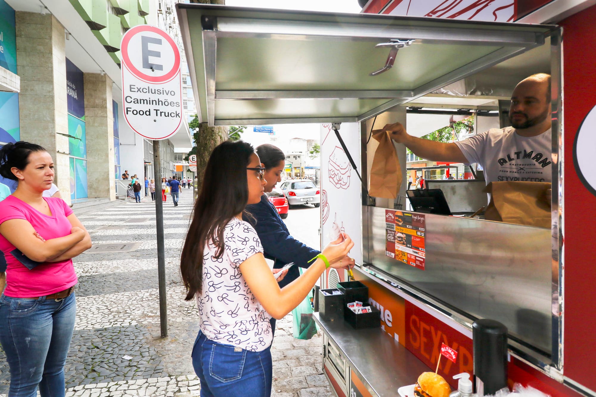 Feirantes têm até sexta para se credenciar e vender no Carnaval de Curitiba 2026