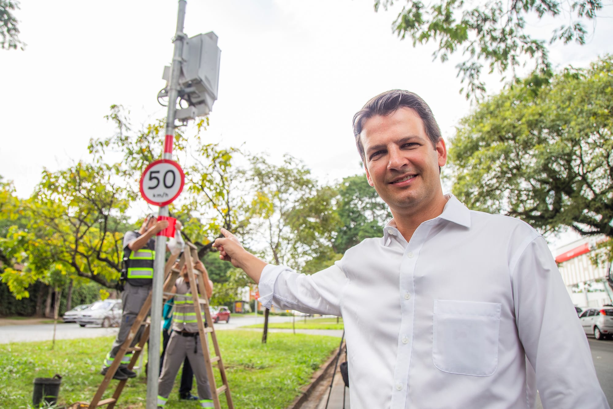 Multas de trânsito em Curitiba batem recorde após a pandemia, mas arrecadação perde fôlego em 2025