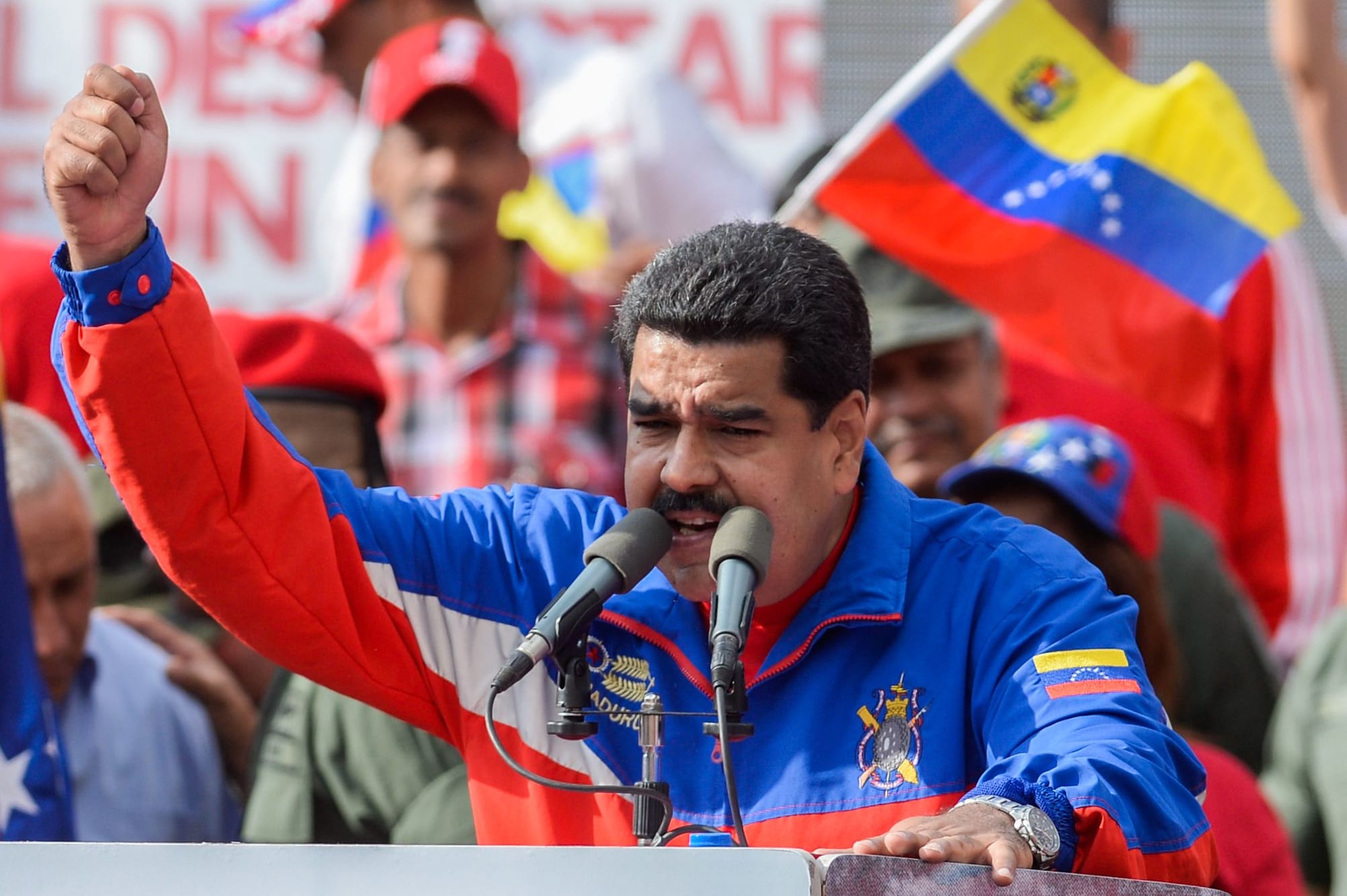 Ratinho, Moro e Guto Silva parabenizam Trump por ataque à Venezuela