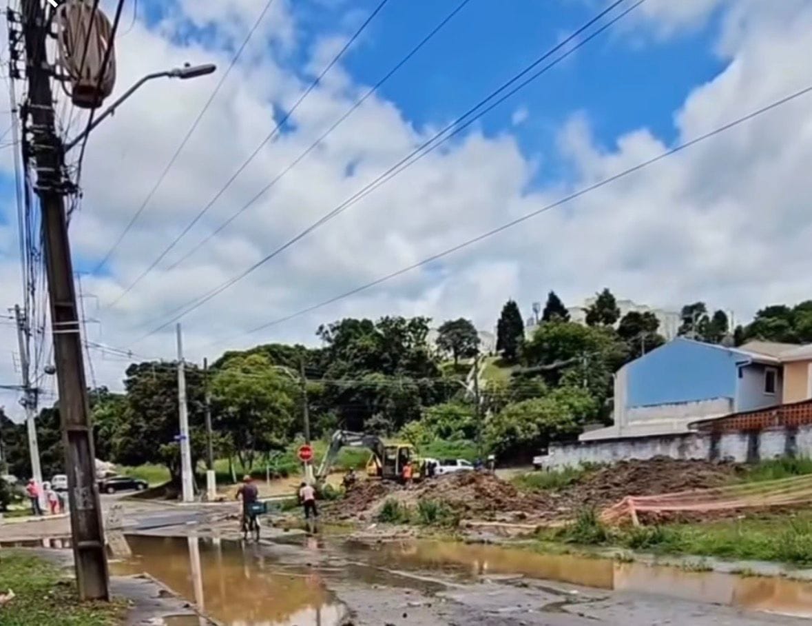Rompimento de rede no Campo Comprido deixa moradores sem água