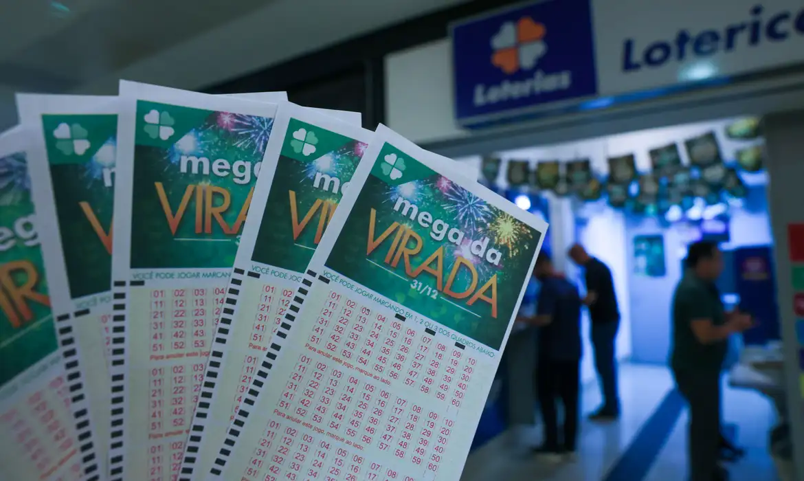 Seis apostas dividem o prêmio bilionário da Mega-Sena. Veja as dezenas sorteadas