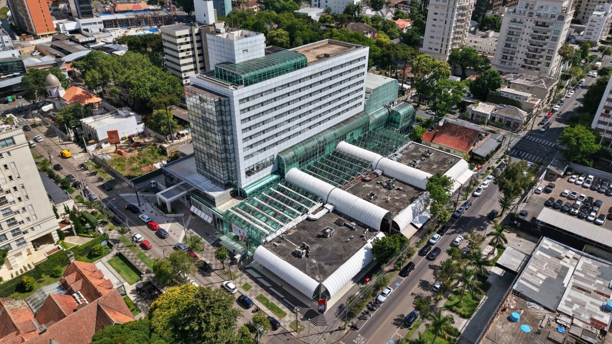 Falta de alvará e decepção: conheça a história que levou a leilão o Novo Batel