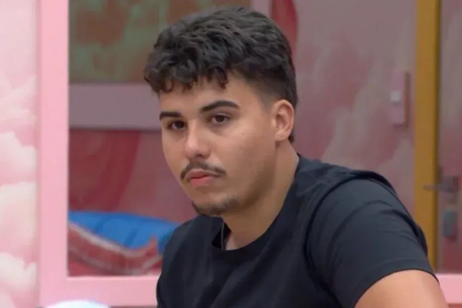 Ex-BBB Pedro Espíndola é atendido por crise de saúde mental em Pontal do Paraná