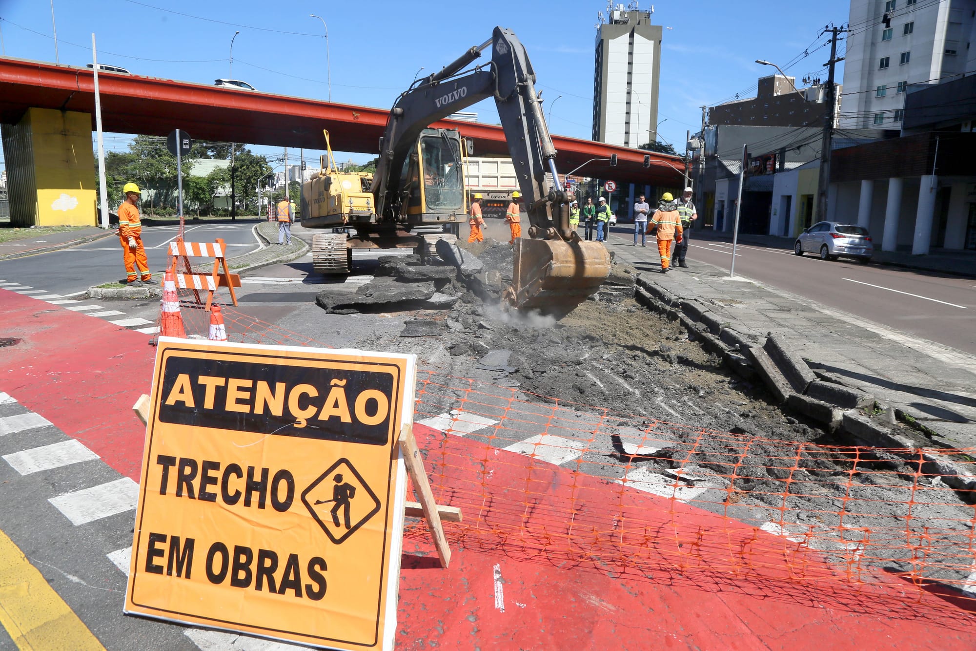 Mudanças no trânsito afetam bairros Vista Alegre e Centro de Curitiba nesta semana