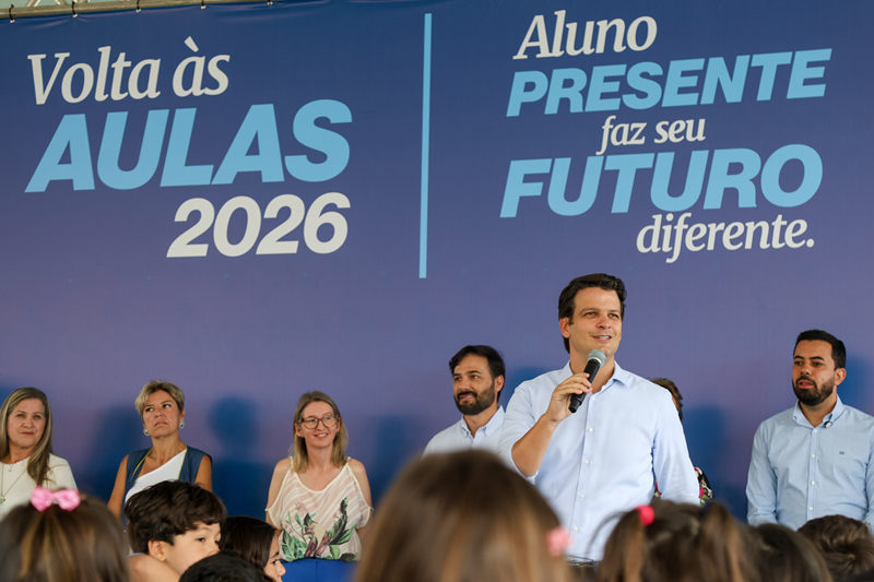 Prefeitura de Curitiba reduz aulas de história e geografia e institui docência compartilhada