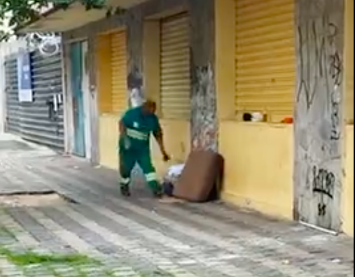 Ação da Prefeitura retira pertences de pessoas em situação de rua em Curitiba