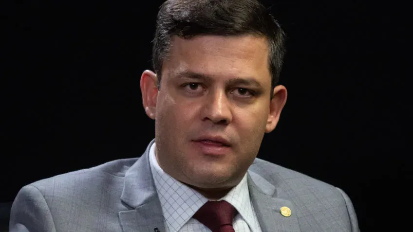 Deputado do Paraná que votou contra Gás do Povo diz que "existe emprego" e que há excesso de programas sociais