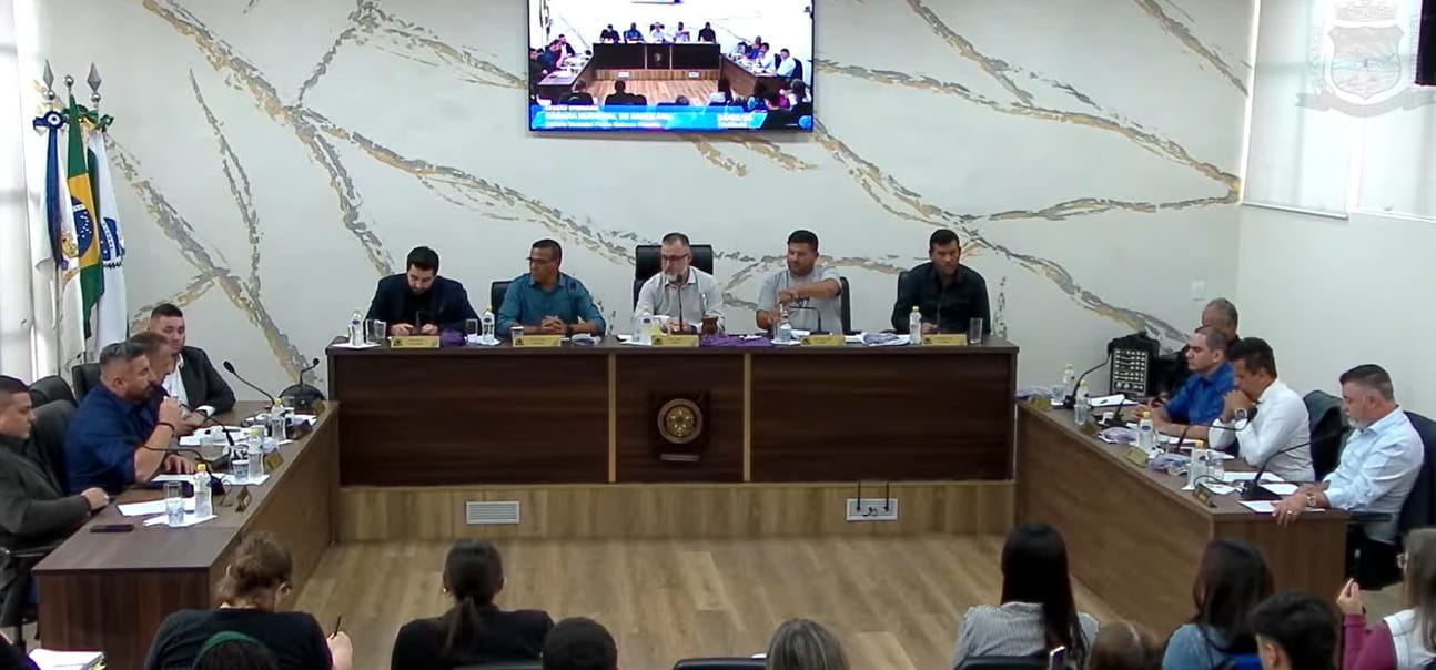 Câmara de Araucária anula sessão em que denúncia contra prefeito do PL foi acatada