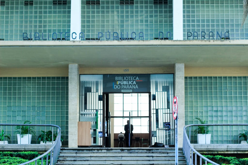 Fachada da Biblioteca Pública do Paraná