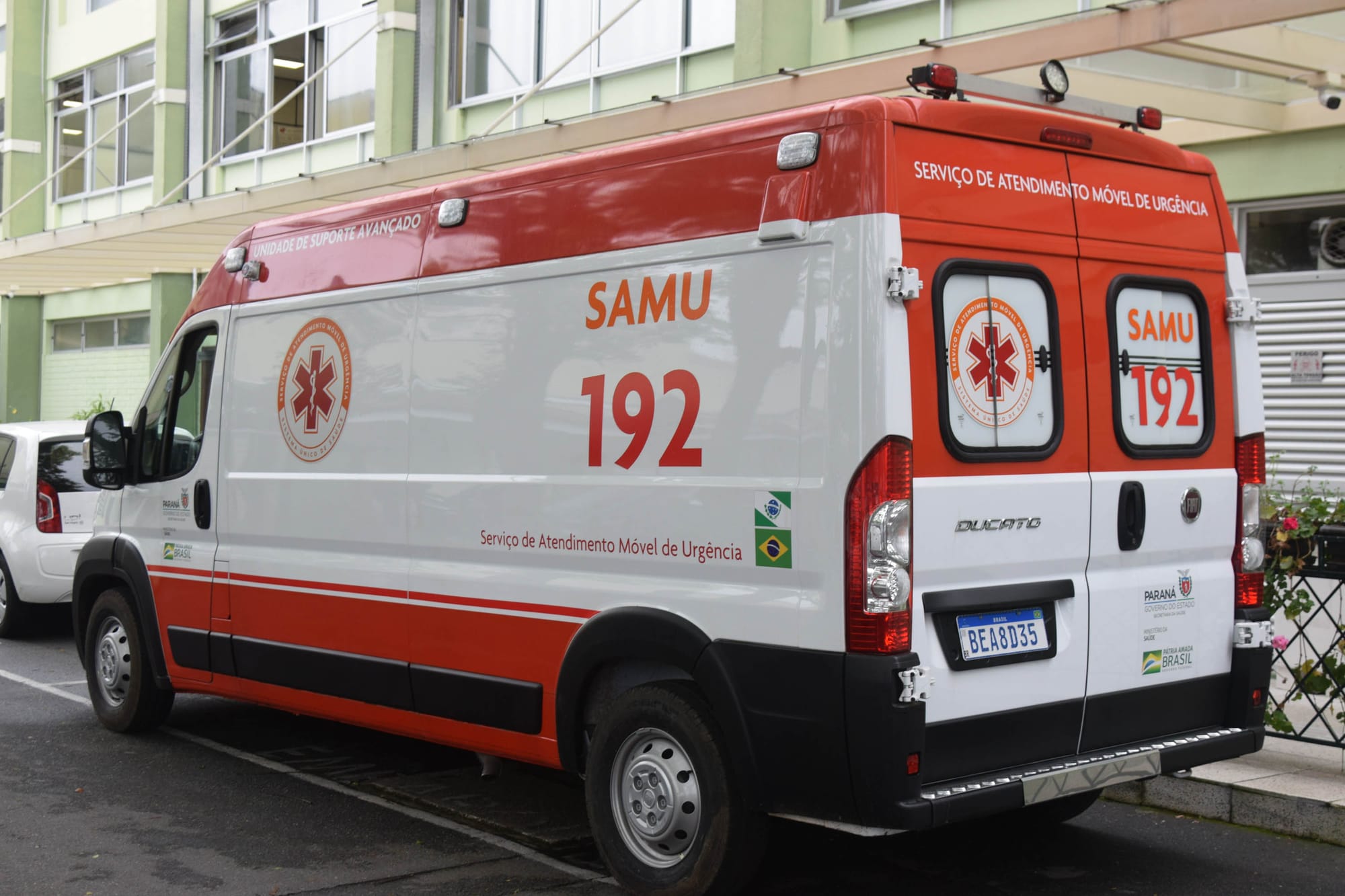 O que fazer se uma ambulância pedir passagem? Entenda regras de trânsito e radares