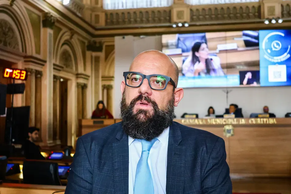 Processado por nepotismo, Eder Borges diz que promotora deve "voltar a estudar"