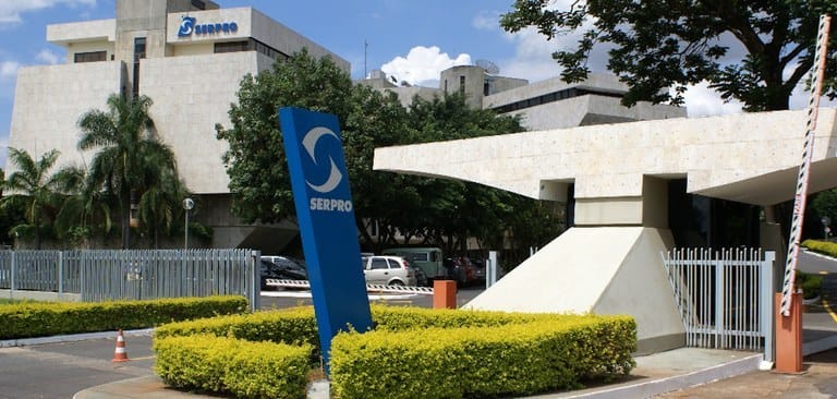 Serpro desmente governo de Ratinho: não há contrato para migrar dados da Celepar