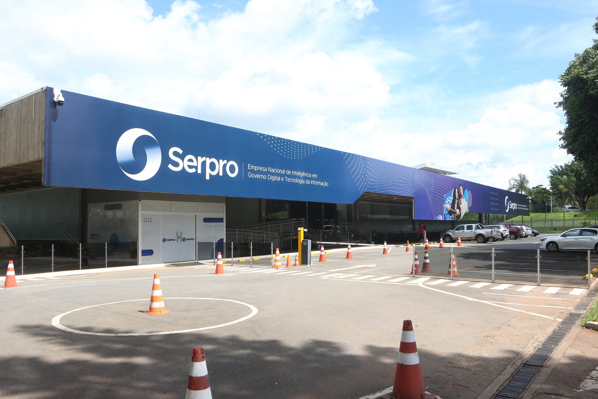 Após cancelar contrato milionário, governo do PR diz ter recorrido ao Serpro para privatizar a Celepar